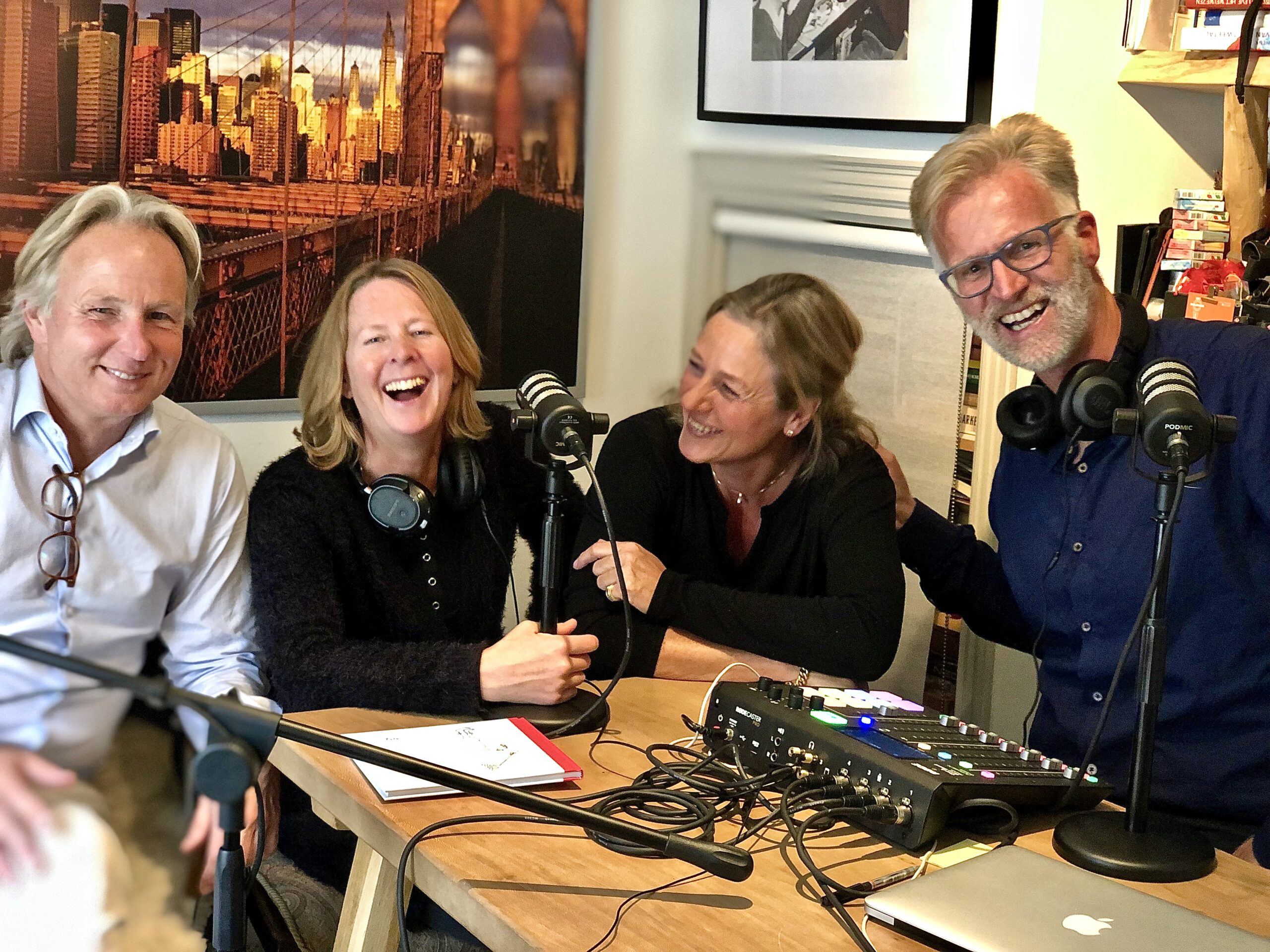 2021 - Podcast assignment - Jessie Ehlhart makes sounddesign, jingles for Het Wil Konsult and joines in as co-interviewer